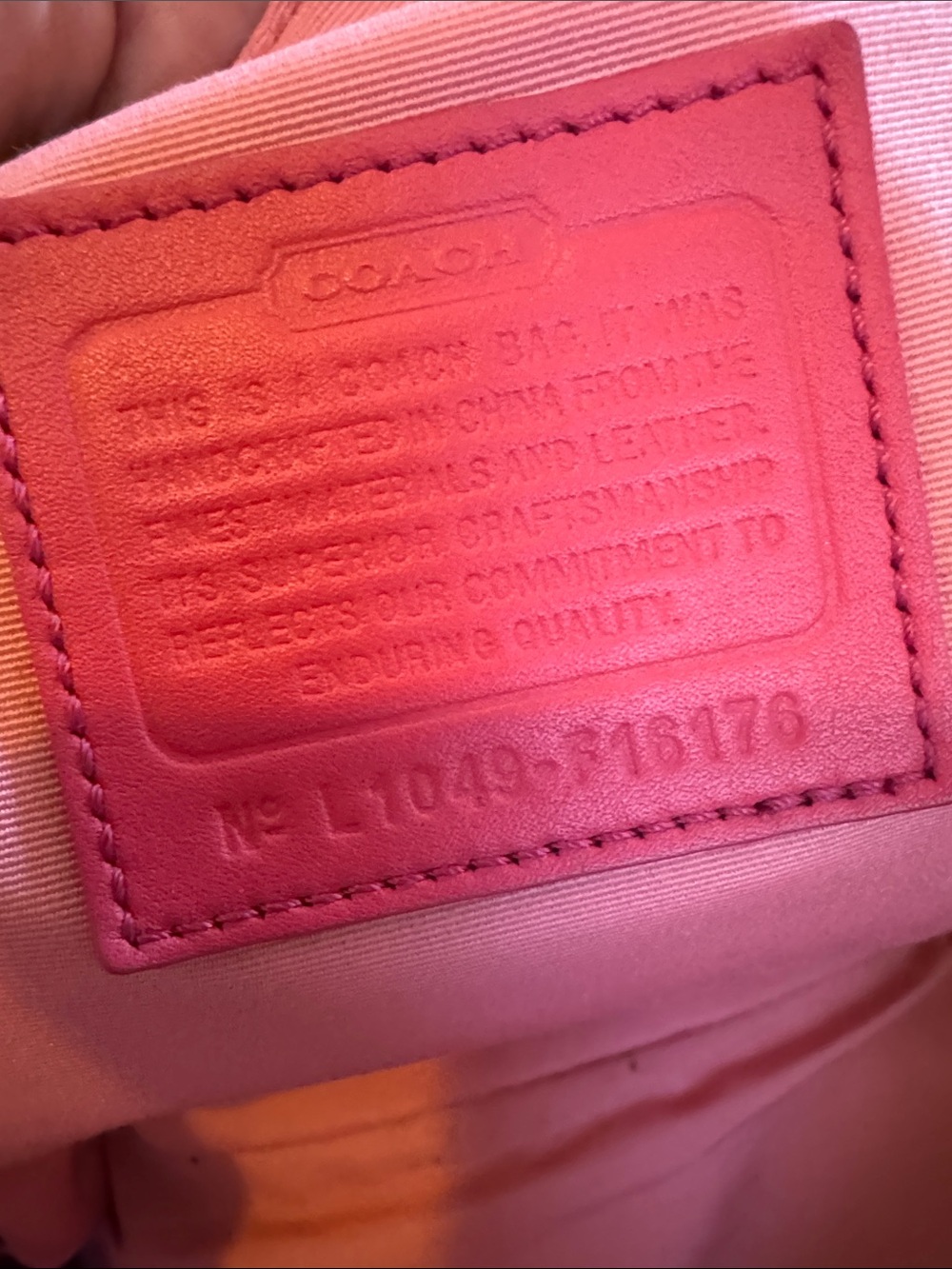 Coach y2k pink optic travel weekender bag with handtag - Picture 13 of 17
